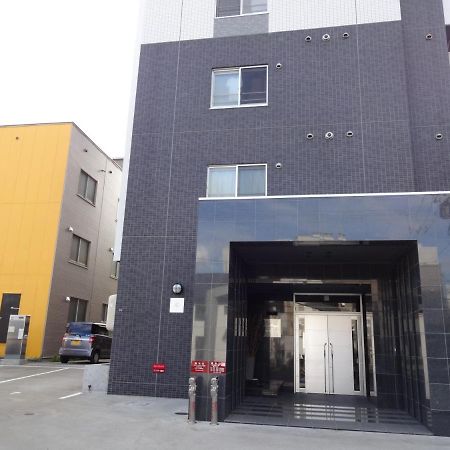 ようこそ札幌へ! 大通公園まで地下鉄10分 定員6名 Firetv完備 1階はセコマ Apartment Bagian luar foto