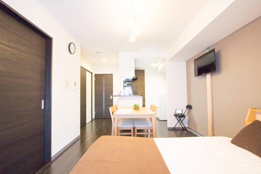 ようこそ札幌へ! 大通公園まで地下鉄10分 定員6名 Firetv完備 1階はセコマ Apartment Bagian luar foto