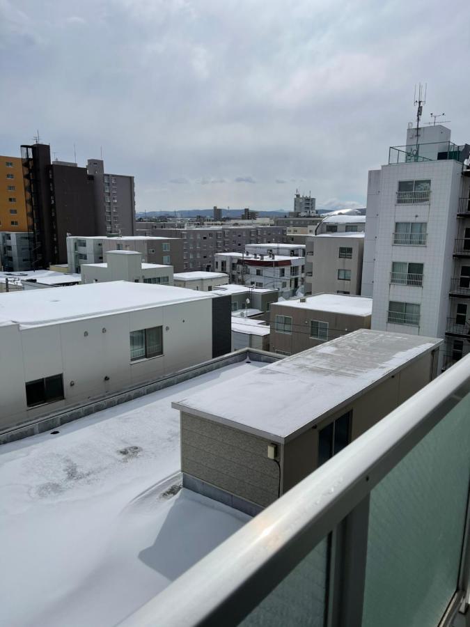 ようこそ札幌へ! 大通公園まで地下鉄10分 定員6名 Firetv完備 1階はセコマ Apartment Bagian luar foto