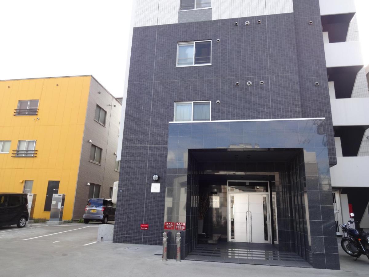ようこそ札幌へ! 大通公園まで地下鉄10分 定員6名 Firetv完備 1階はセコマ Apartment Bagian luar foto